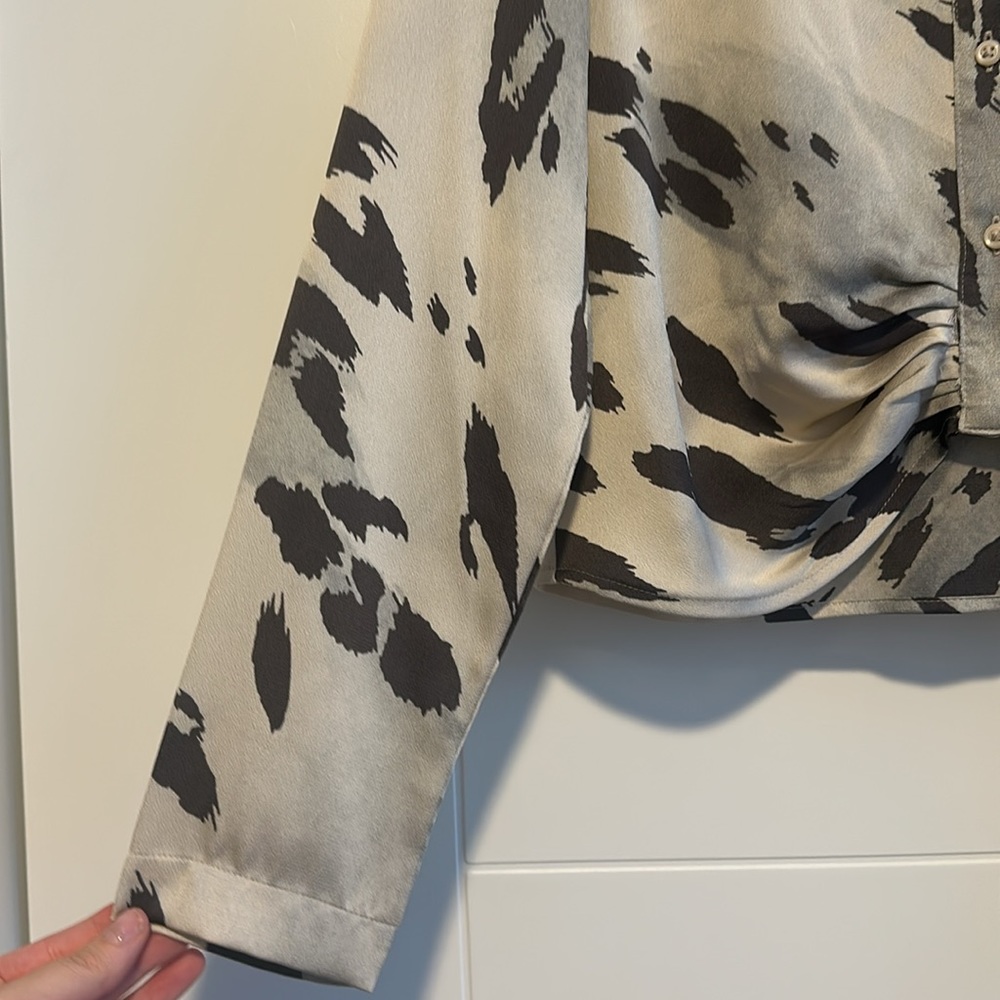 EXPRESS Animal Print Top - Picture 2 of 2